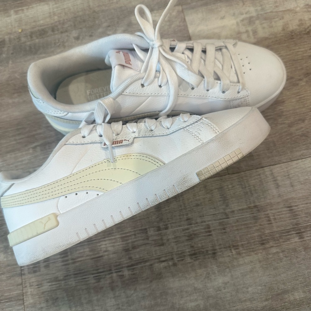 Puma tennis shoes
